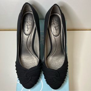 Life Stride black pump